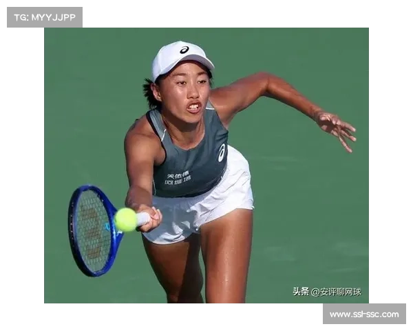 青少年网球赛颁奖典礼,小选手获张帅签名网球激励 青少年网球赛颁奖典礼,小选手获张帅签名网球激励